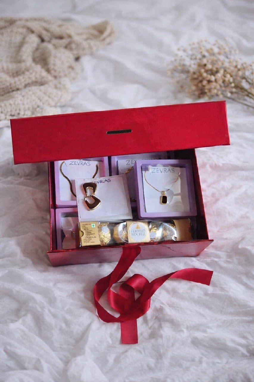 Zevras Gift Box